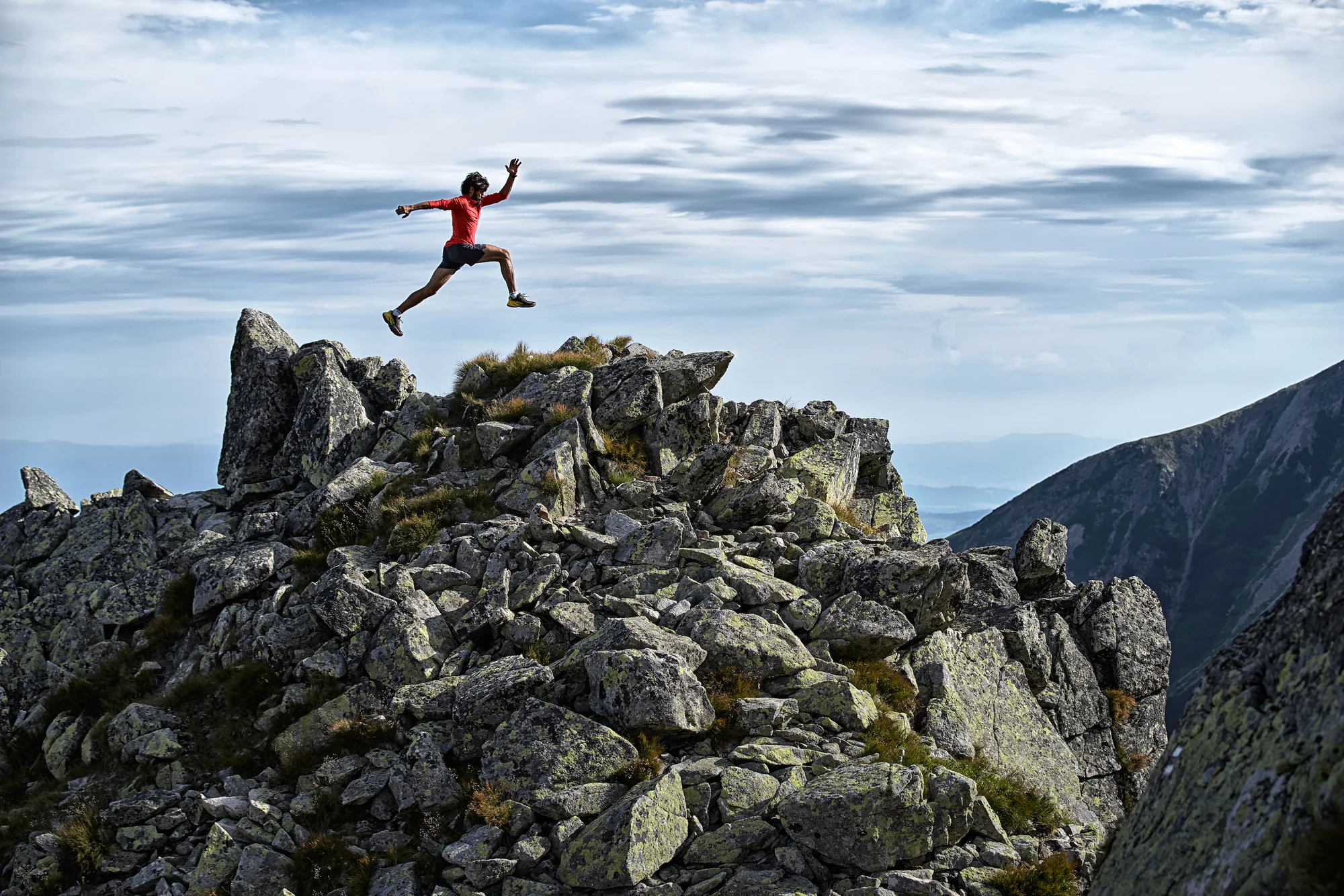 On_the_Run_p.16-17_PhotoJanNyka_OntheRun_gestalten2021_2000x